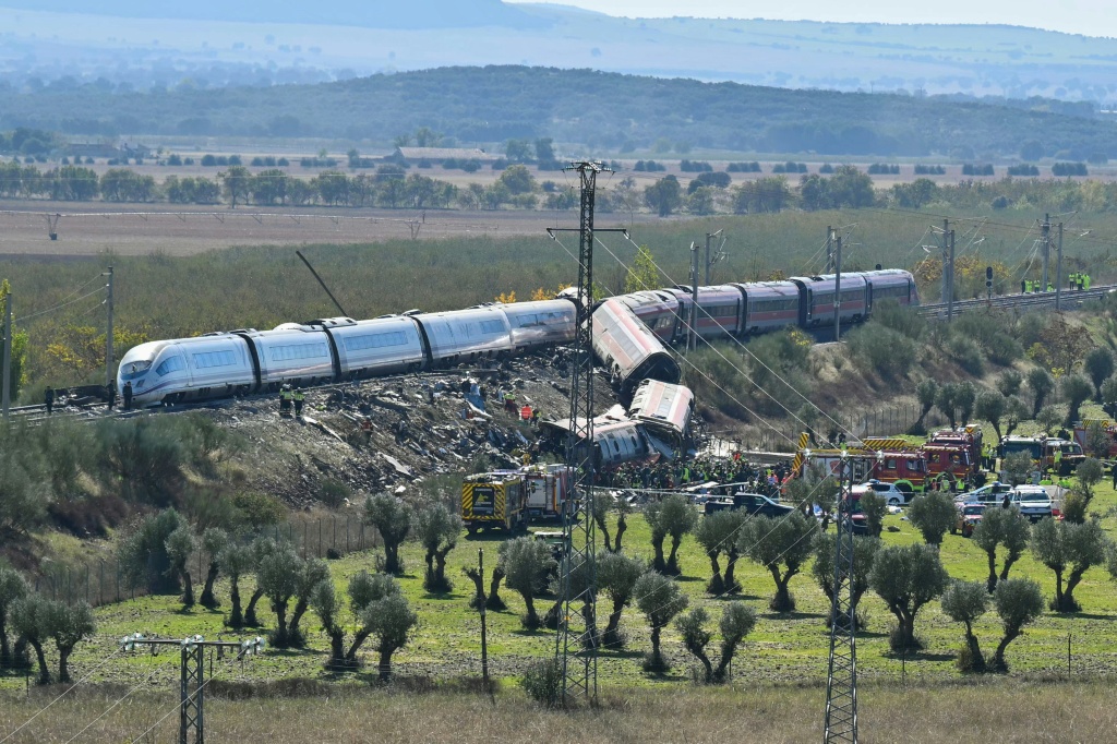 The collision happened in the central region of Castilla-La Mancha — JAVIER SORIANO / AFP
