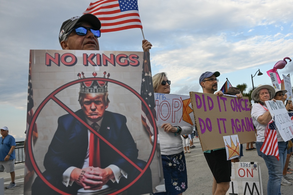 'No Kings' movement seeks to boost early voting