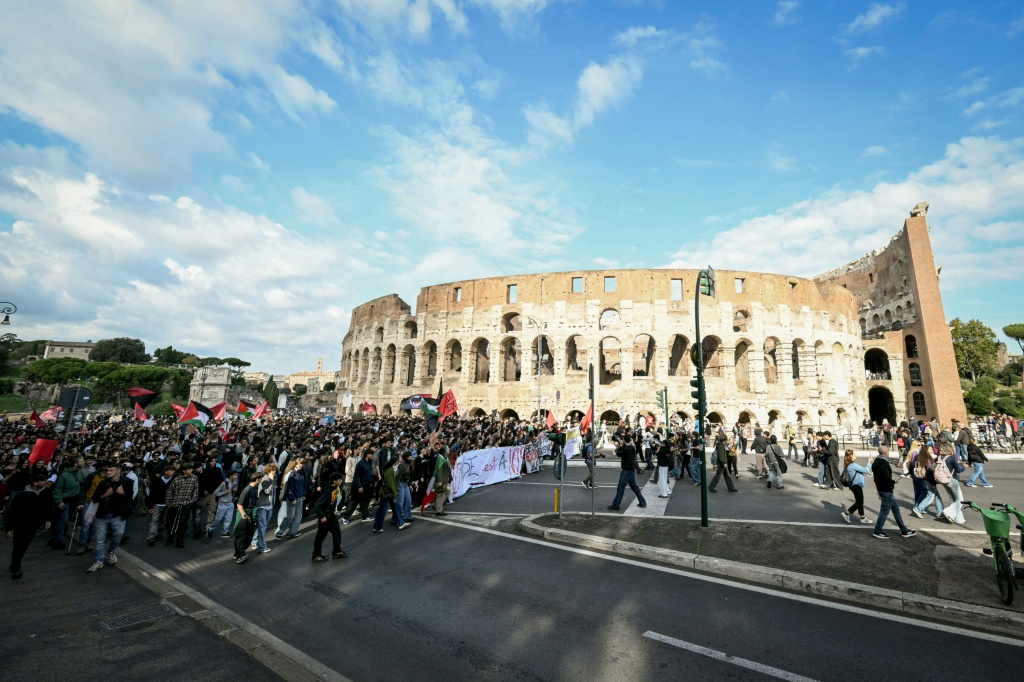 The main protest by young people and workers in Rome on Friday will take place near the Colosseum — Andreas SOLARO / AFP