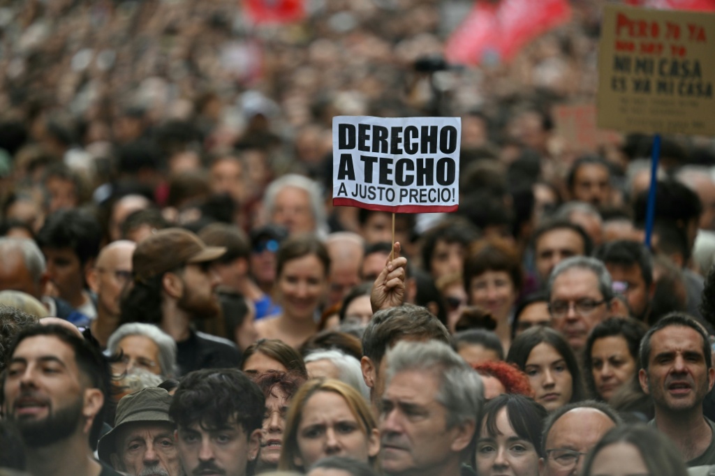 'Right to a roof': there is growing anger over the cost of housing in Spain — JAVIER SORIANO / AFP