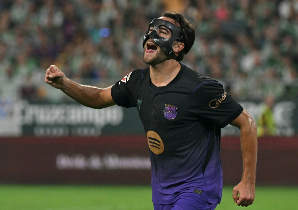 Barca defenders Garcia, Kounde injured before key games