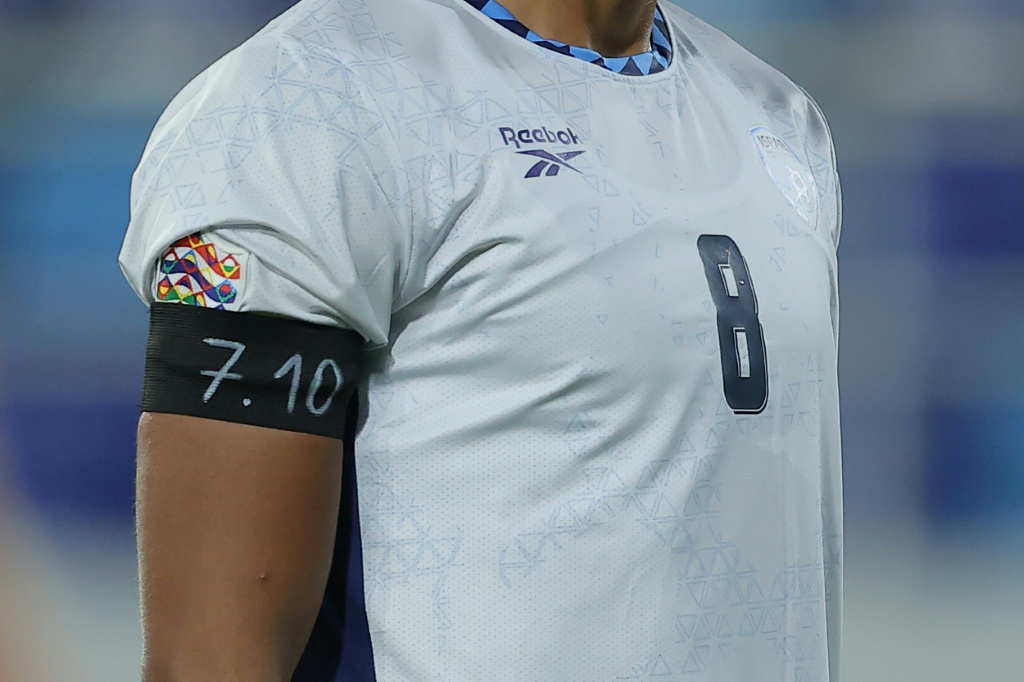 Israel wear black armbands in Ireland stalemate