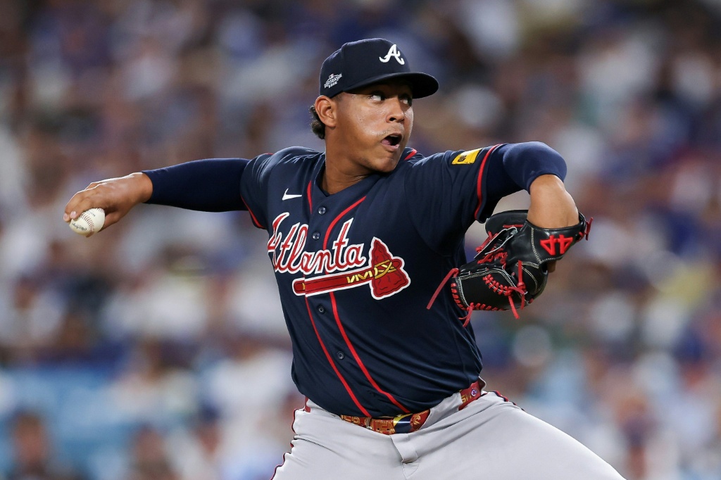 Braves rock Dodgers to level series, Brewers win thriller