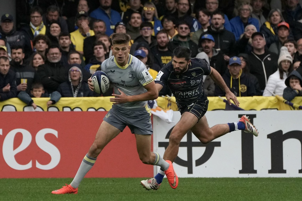 Sam Prendergast scored one of Leinster's seven tries, adding four conversions and a penalty for a personal haul of 16 points — Idriss Bigou-Gilles / AFP