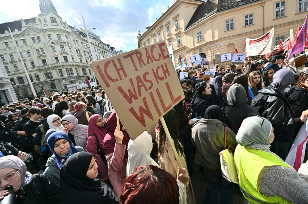 A protester holds a placard reading 'I wear what I want' during a demonstration against a headscarf ban in schools in Austria — Joe Klamar / AFP