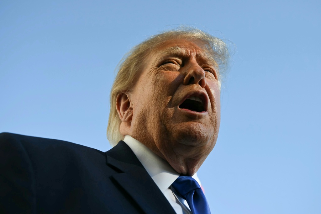 Trump backs US attack ad featuring Democrat's estranged mother