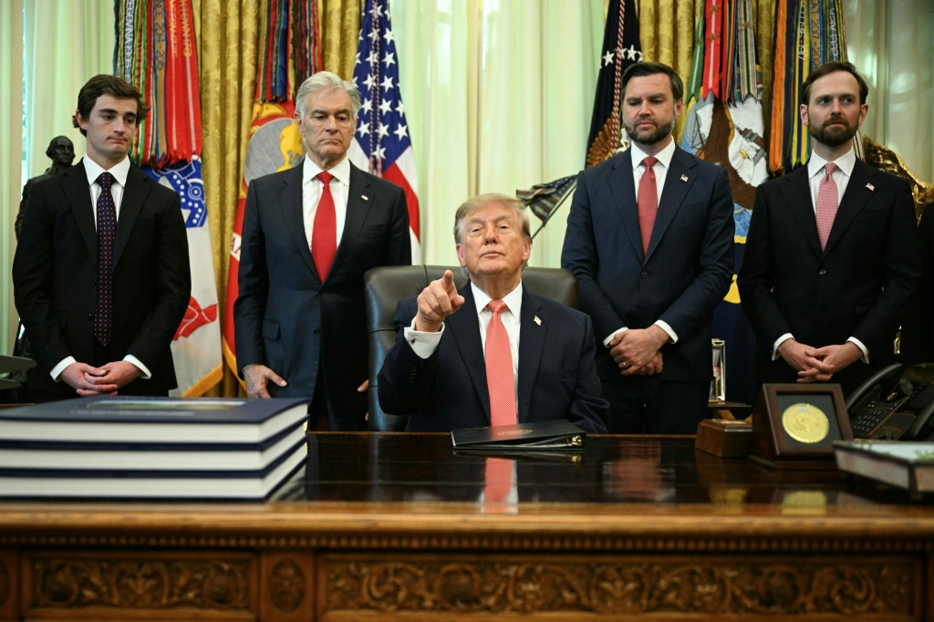 Trump's Republican party is facing tough midterm elections as fuel prices soar — Jim WATSON / AFP