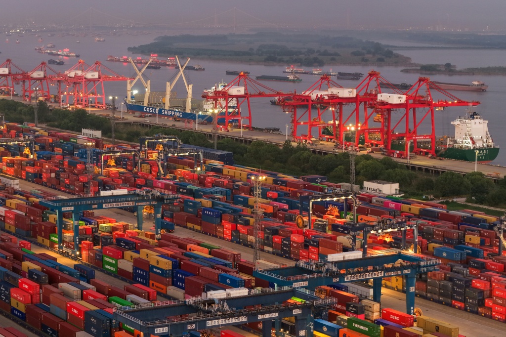 EU trade chief seeks to dial down China tensions
