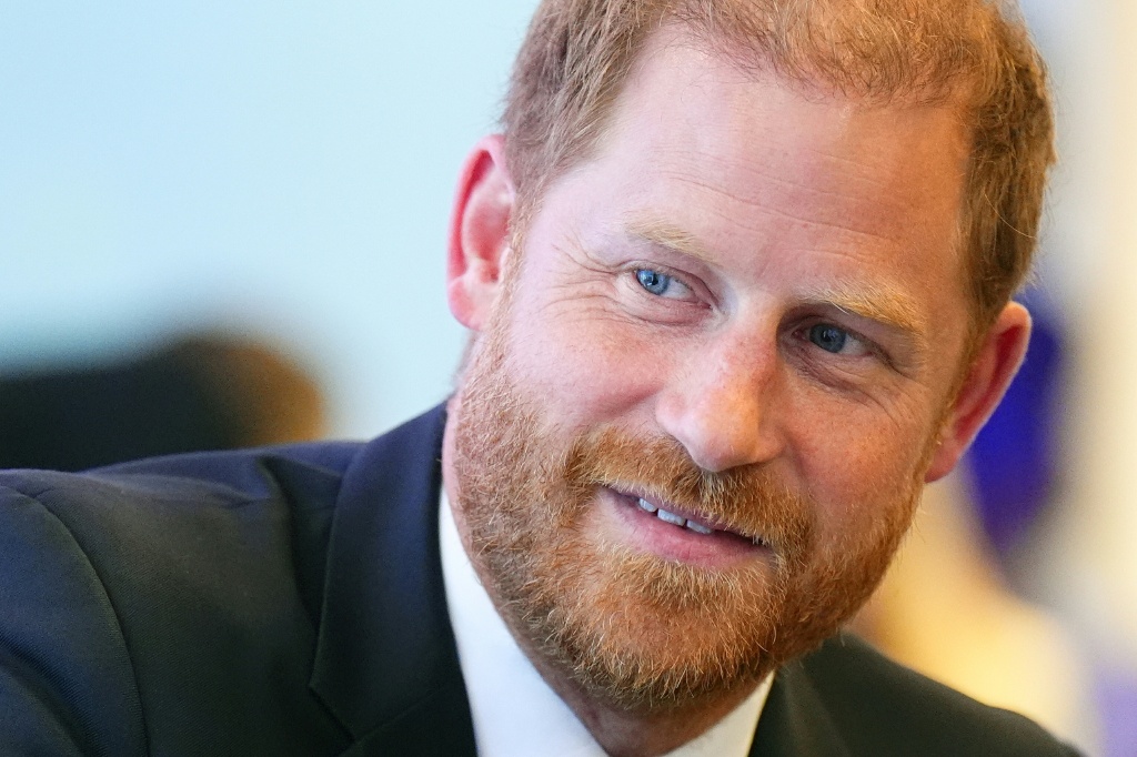 Prince Harry booed at English rugby match