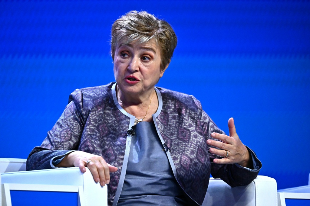 Leaders weigh 'huge benefit', risks of AI for global economy