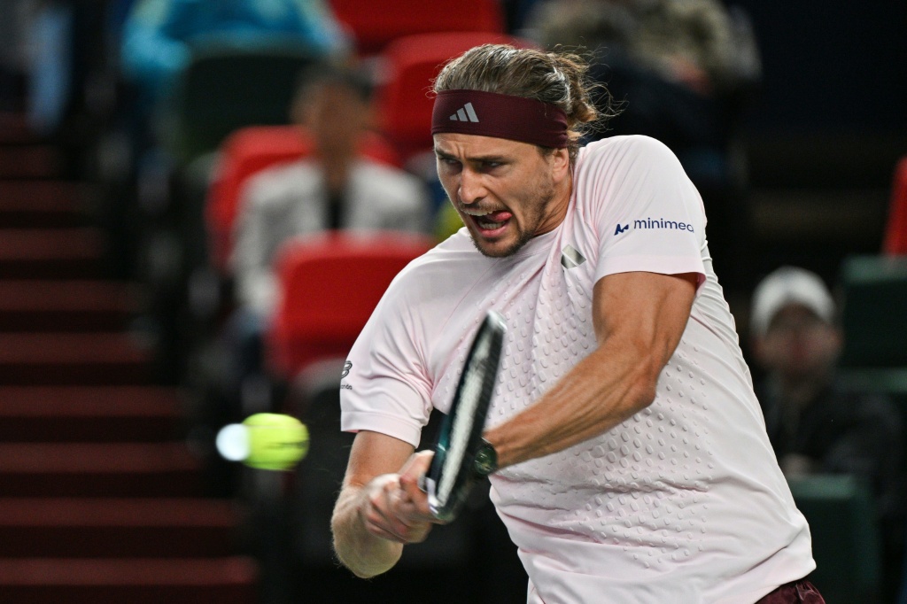Zverev cruises past De Minaur to reach Shanghai semi-finals
