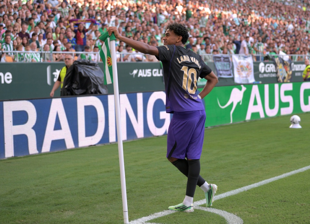 'Best in world' Yamal powers Barca to Betis rout, Atletico strike late