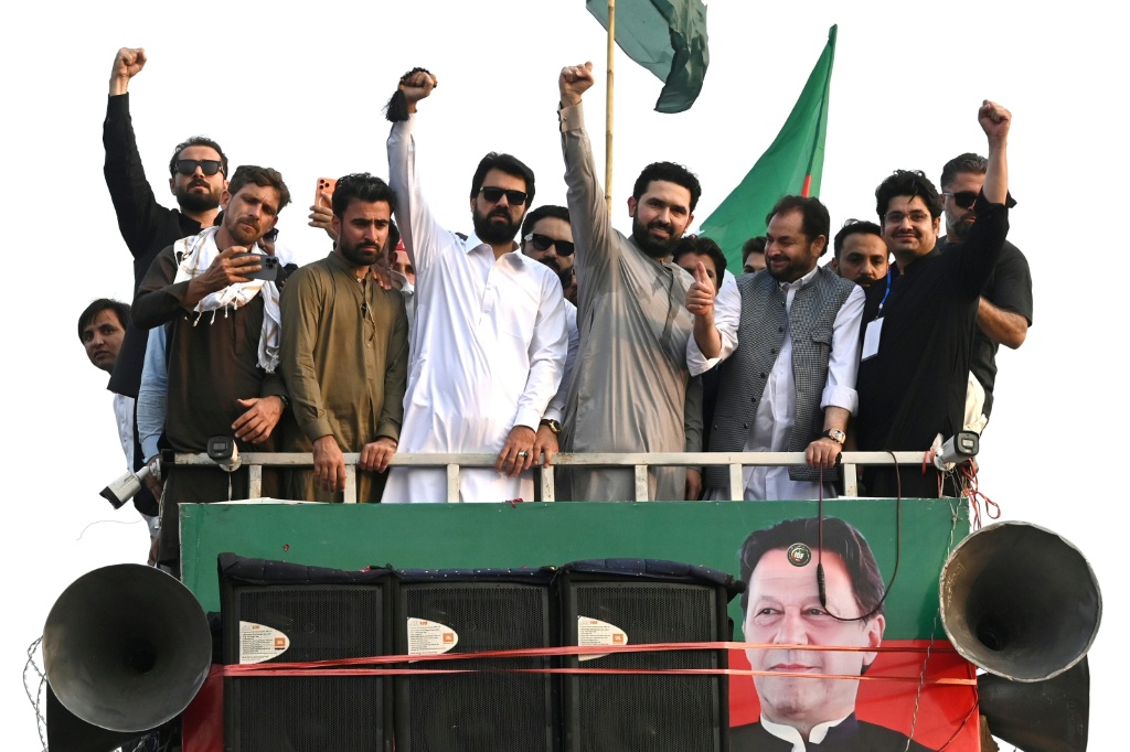 Fervour and fury on Pakistan pro-Imran Khan march