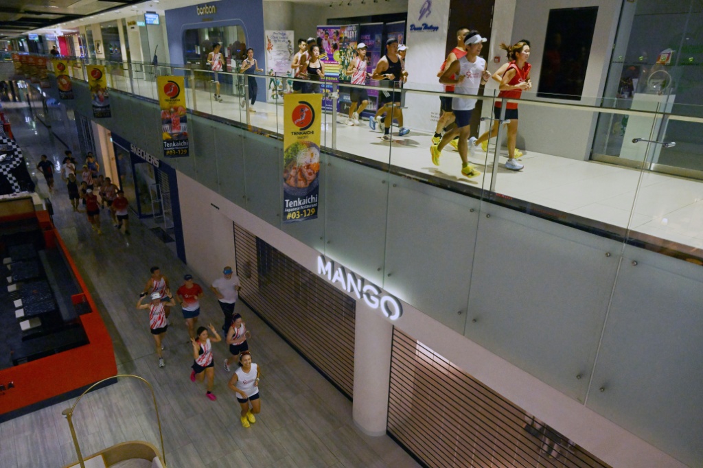 Runners swap streets for shopping malls as haze chokes Singapore