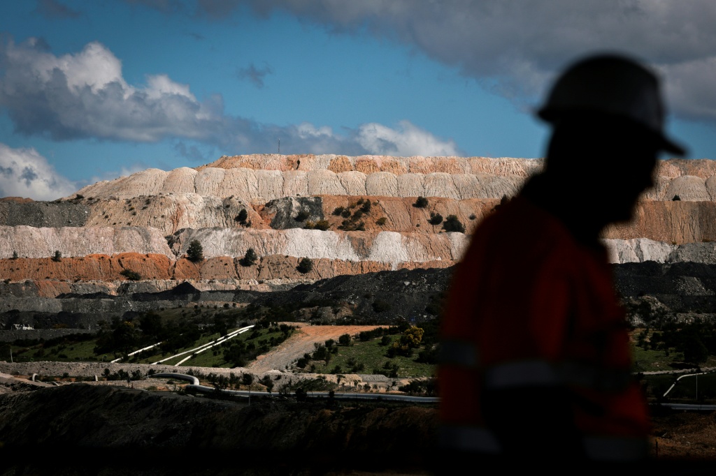 Australia's High Court rules against coal mine in landmark climate case