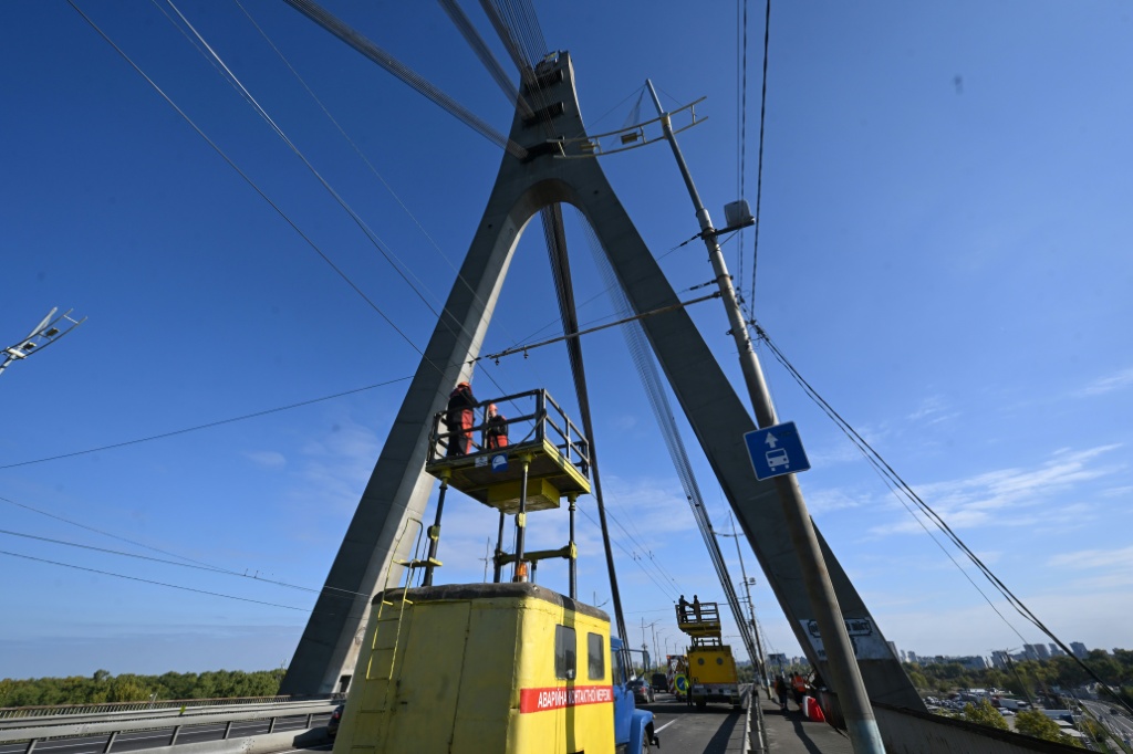 Russia warns diplomats to leave Kyiv over new strikes threat