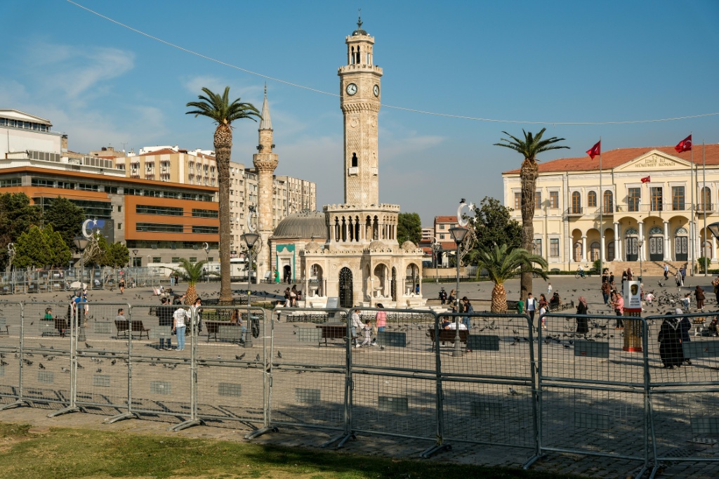 Ahead of an evening protest, police began erecting barricades in Izmir's main squares — Murat Kocabas / AFP