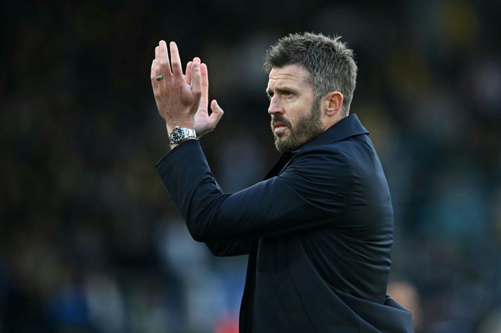 Carrick says only wins can ease doubts over Man Utd future