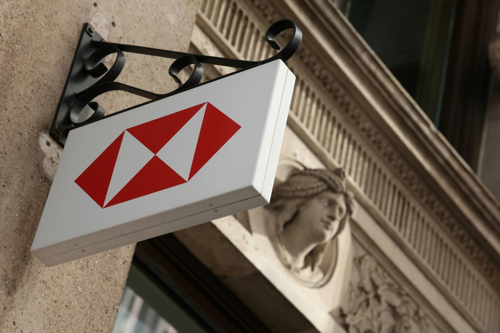 HSBC 'consults' over UK unit job cuts amid AI adoption