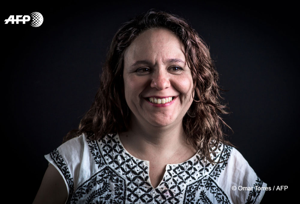 La mexicana Marcela Turati, reportera de 45 años de la revista Proceso e integrante del equipo de siete periodistas galardonados con el Premio Breach-Valdez. © Omar Torres / AFP