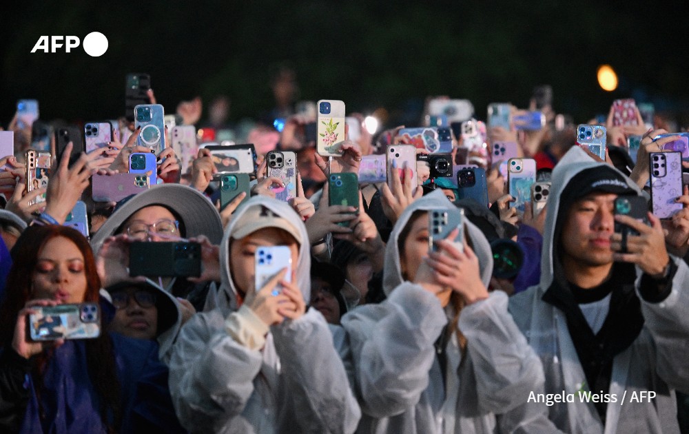 Fans record with their phones