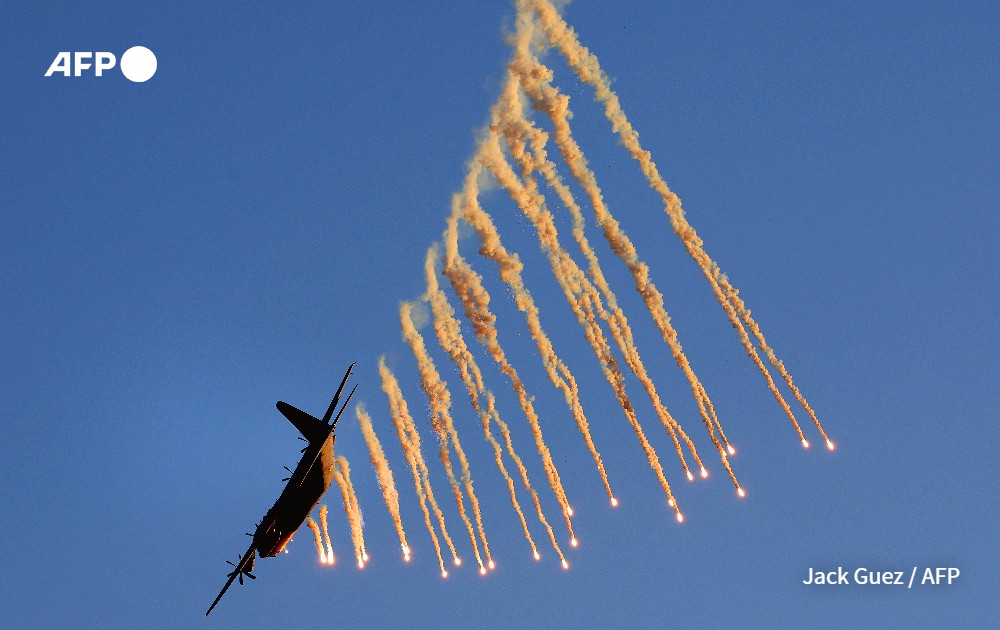 Israel's C-130J Super Hercules 'Samson' aircraft launches anti-missile flares 