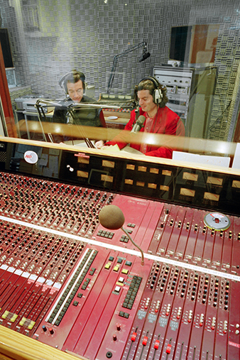 The recording studio of AFP's Audio Service in 1993.