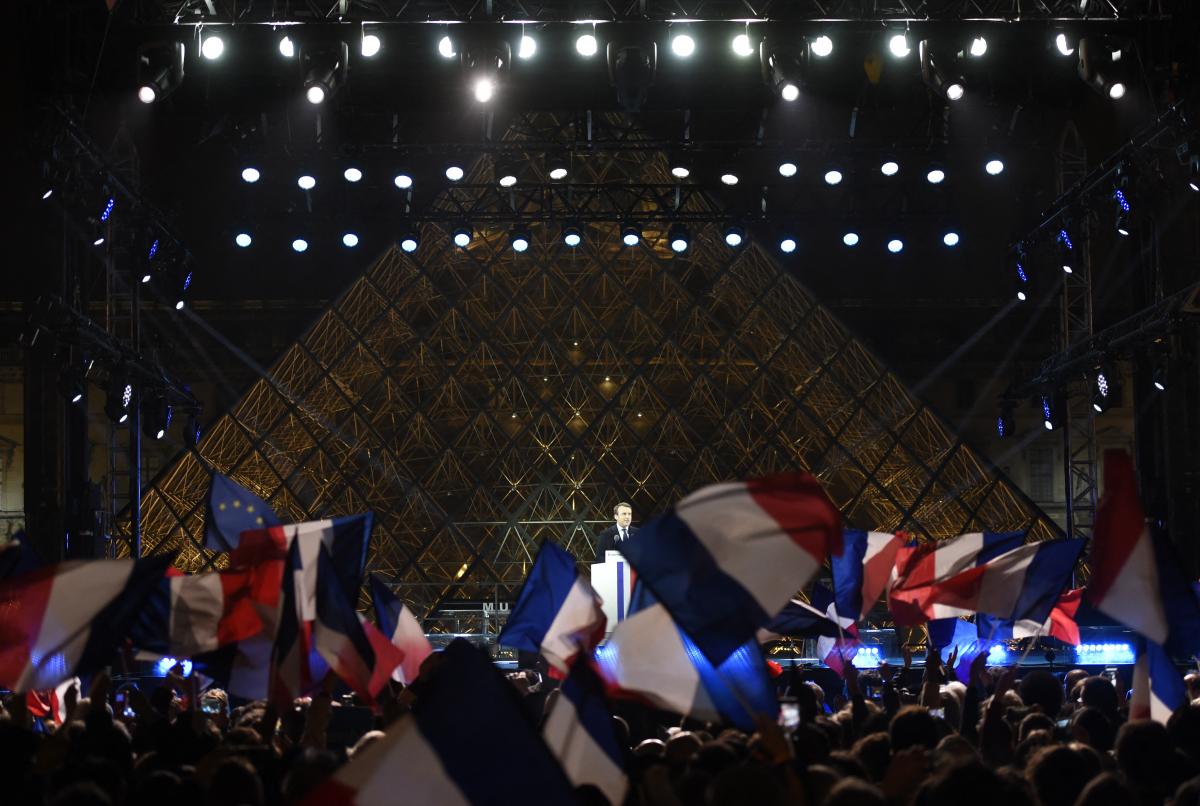 French president-elect Emmanuel Macron delivers a speech in front of the Pyramid at the Louvre Museum in Paris on May 7, 2017