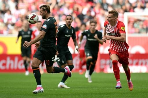 Niclas Fuellkrug controls the ball on his return to Werder Bremen. — THOMAS KIENZLE / AFP