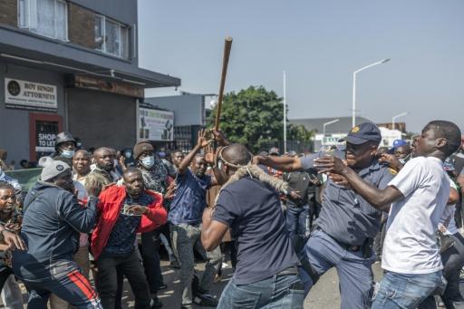 Violence erupts at S.Africa anti-migrant protest