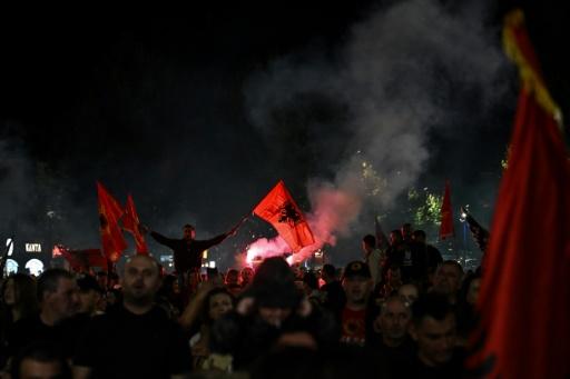 Miles de kosovares protestan contra la condena del expresidente Thaci
