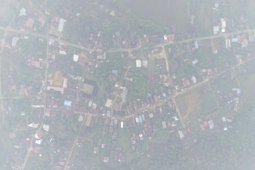 Nube de humo sobre el pueblo de Kapuas Hulu en Indonesia el 4 de septiembre de 2026 — BAY ISMOYO / AFP
