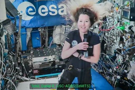 Sophie Adenot transmet "plein de bonnes ondes" aux écoliers pour la rentrée