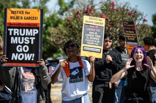 Estudiantes de secundaria protestan contra el ICE frente al juzgado municipal de Pflugerville, Texas, el 22 de septiembre de 2026 — RONALDO SCHEMIDT / AFP