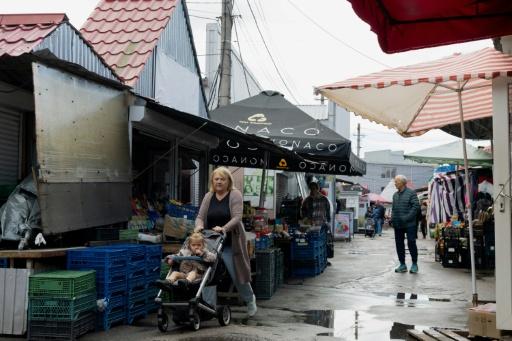 Shoppers have been turning to local markets which source supplies direct from producers — Tetiana DZHAFAROVA / AFP
