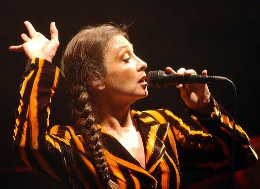 Catherine Ringer sur scène le 22 juillet 2003 à Nice, dans les Alpes-Maritimes — Pascal GUYOT / AFP