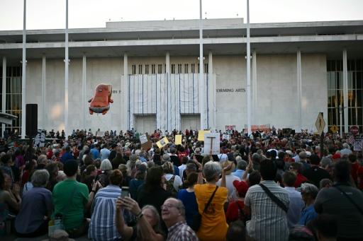 People gather for a rally in support of the Kennedy Center — Kent NISHIMURA / AFP