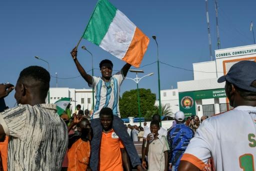 Thousands rally to back Niger junta chief after thwarted mutiny