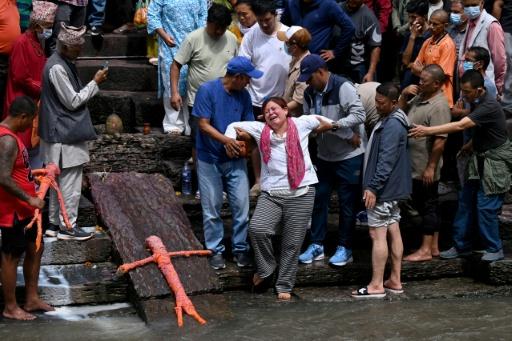 Relatives mourn flood victims still reported missing as they cremate Kush grass effigies in accordance with Nepali Hindu rites at Pashupatinath temple — PRAKASH MATHEMA / AFP