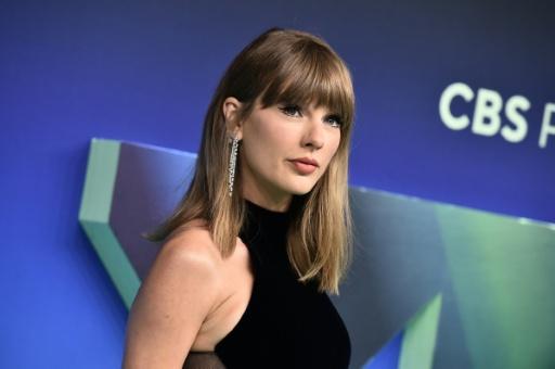 Taylor Swift sets new record at MTV VMAs