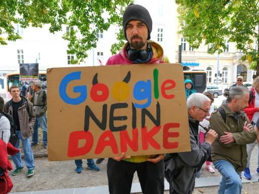 Manifestation contre la construction d'un nouveau centre de données de Google dans la commune de Kronstorf, le 11 septembre 2026 à Linz, en Autriche — Joe Klamar / AFP