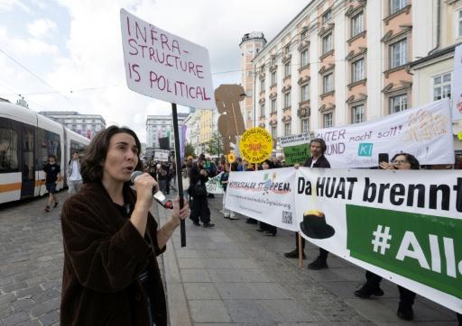 Christina Gruber lors d'une manifestation  contre la construction d'un nouveau centre de données de Google dans la commune de Kronstorf, le 11 septembre 2026 à Linz, en Autriche — Joe Klamar / AFP
