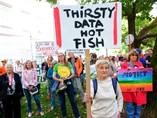 Manifestation contre la construction d'un nouveau centre de données de Google dans la commune de Kronstorf, le 11 septembre 2026 à Linz, en Autriche — Joe Klamar / AFP
