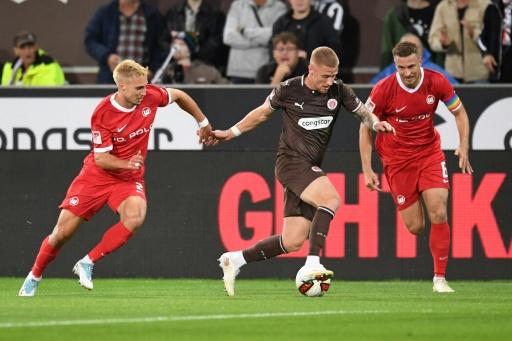 Wolfsburg kassiert bei St. Pauli erste Zweitliga-Niederlage