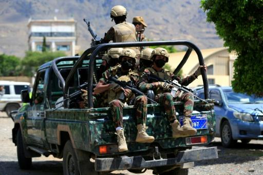Fuerzas gubernamentales de Yemen atacan a los hutíes en la costa del mar Rojo