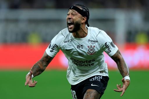 El mediapunta neerlandés Memphis Depay, en el partido de vuelta de los octavos de final de la Copa Libertadores entre Corinthians y Rosario Central, en Sao Paulo, el 20 de agosto de 2026 — Miguel Schincariol / AFP