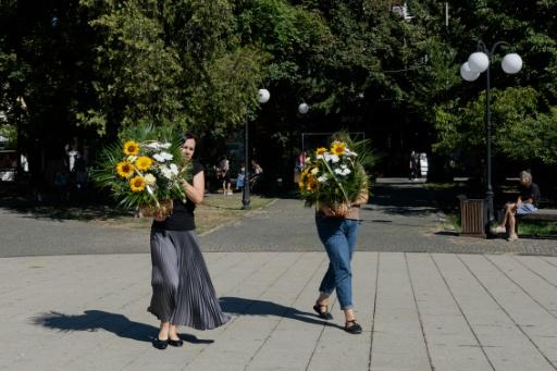 Local authorities and relatives held a ceremony commemorating Ukrainians from Berekhove who died defending the country — Tetiana DZHAFAROVA / AFP