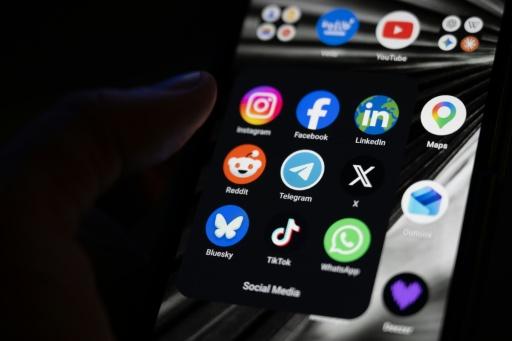 O que mudaria na UE com a nova lei sobre crianças e redes sociais?
