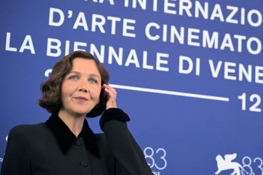 La actriz y directora estadounidense Maggie Gyllenhaal durante la rueda de prensa del jurado de la Mostra de Venecia, el 2 de septiembre de 2026 — Tiziana FABI / AFP