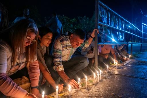 (ARQUIVO) O líder opositor e ex-preso político Freddy Superlano durante uma vigília nos arredores do presídio de El Rodeo, na Venezuela, em 2 de março de 2026 — Maryorin Mendez / AFP